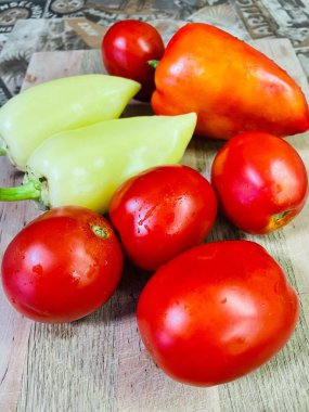 Domates, domates, biber, masa, tahta, mutfak, aşçı, kırmızı, vitamin, sebze, vegan, organik, taze
