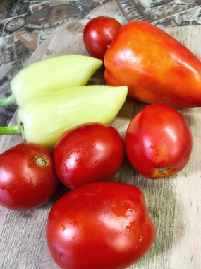 Domates, domates, biber, masa, tahta, mutfak, aşçı, kırmızı, vitamin, sebze, vegan, organik, taze