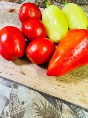 Domates, domates, biber, masa, tahta, mutfak, aşçı, kırmızı, vitamin, sebze, vegan, organik, taze