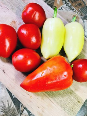 Domates, domates, biber, masa, tahta, mutfak, aşçı, kırmızı, vitamin, sebze, vegan, organik, taze