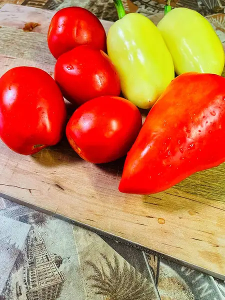 Domates, domates, biber, masa, tahta, mutfak, aşçı, kırmızı, vitamin, sebze, vegan, organik, taze