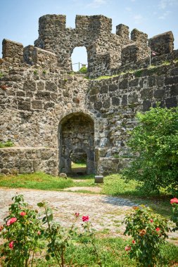 Gürcistan, Gonio, antika, antik, mimari, tarih, Hıristiyanlık, Karadeniz, su, bitkiler, gökyüzü, uzay, doğa, yaz, ilginç, özgürlük, turizm, seyahat, güzel, yürüyüş, gezi, gezi