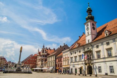 Maribor, Slovenya, nehir, üzüm bağları, mimarlık, kültür, turizm, gezi, yürüyüş, Pohorje, dağlar, kayak, tarih, festivaller, Paskalya Festivali, üniversite, ekonomi, kaleler, kiliseler, eski şehir, yeşil şehir.