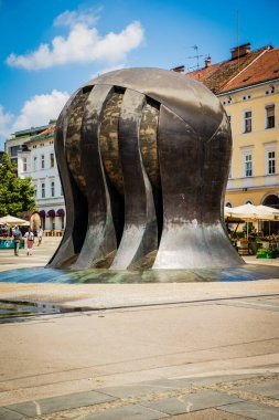 Maribor, Slovenya, nehir, üzüm bağları, mimarlık, kültür, turizm, gezi, yürüyüş, Pohorje, dağlar, kayak, tarih, festivaller, Paskalya Festivali, üniversite, ekonomi, kaleler, kiliseler, eski şehir, yeşil şehir.