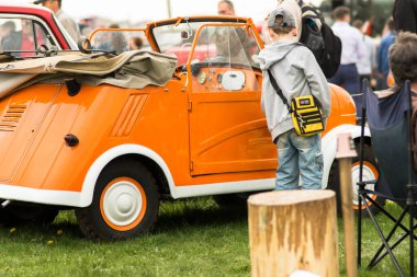 Araba, arabalar, antikalar, ulaşım, sürüş, direksiyon, tekerlekler, sergi, ilginç, eski, sergi, Ukrayna, Ukrayna