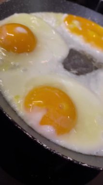 Yağda yumurta, yumurta, tava, yağ, protein, sarısı, kahvaltı, yemek, yemek.