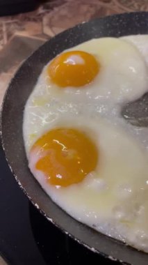 Yağda yumurta, yumurta, tava, yağ, protein, sarısı, kahvaltı, yemek, yemek.