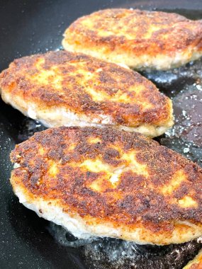 Pirzola, pirzola, tava, yağ, kızartma, et, et, et, tuz, soba, gaz, cızırtı, koku, yemek, mutfak, yemek..