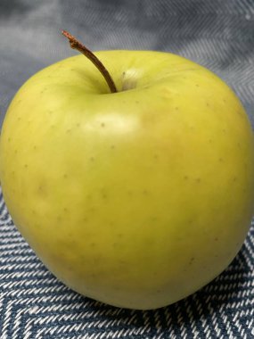 Elma, elma, meyve, meyve, sarı, yeşil, mevsim, bahçe, hasat, vitamin, yiyecek, organik, doğal, lezzetli, sağlıklı, sağlık, uzun yaşam.