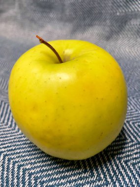 Elma, elma, meyve, meyve, sarı, yeşil, mevsim, bahçe, hasat, vitamin, yiyecek, organik, doğal, lezzetli, sağlıklı, sağlık, uzun yaşam.