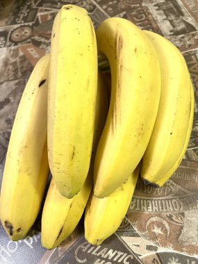 Muz, muz, meyve, meyve, sarı, masa, mutfak, yemek, yemek, vitaminler, organik, vegan, aşçı, tatlı.