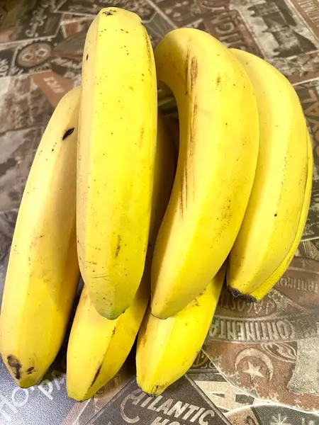 Muz, muz, meyve, meyve, sarı, masa, mutfak, yemek, yemek, vitaminler, organik, vegan, aşçı, tatlı.