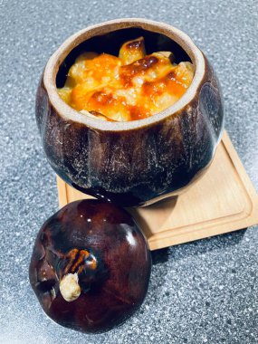 Esrar, tencerede fırında yemek, peynirli fırında patates, rosto, mutfak, lezzetli, ekşi krema, masa, aşçı, patates