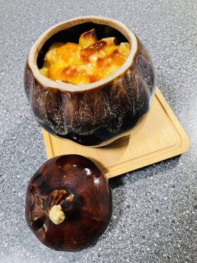 Esrar, tencerede fırında yemek, peynirli fırında patates, rosto, mutfak, lezzetli, ekşi krema, masa, aşçı, patates