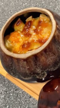 Esrar, tencerede fırında yemek, peynirli fırında patates, rosto, mutfak, lezzetli, ekşi krema, masa, aşçı, patates