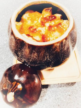 Esrar, tencerede fırında yemek, peynirli fırında patates, rosto, mutfak, lezzetli, ekşi krema, masa, aşçı, patates