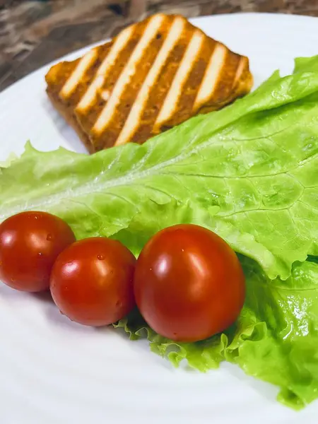 Kahvaltı, tabak, sandviç, domates, salata, yeşiller, ızgara, vitaminler, lezzetli, öğle yemeği, mutfak, vegan, yemek, sağlıklı yiyecekler,