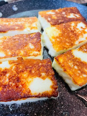 Halloumi, kızarmış peynir, mutfak, aşçı, bal, kızartma tavası, ateş, lezzet, yemek, tabak, kalsiyum, mayalanmış süt, süt.