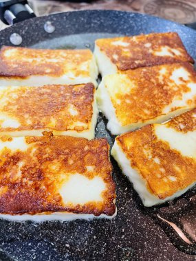Halloumi, kızarmış peynir, mutfak, aşçı, bal, kızartma tavası, ateş, lezzet, yemek, tabak, kalsiyum, mayalanmış süt, süt.