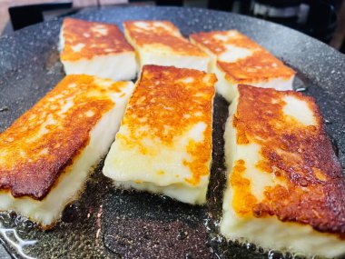 Halloumi, kızarmış peynir, mutfak, aşçı, bal, kızartma tavası, ateş, lezzet, yemek, tabak, kalsiyum, mayalanmış süt, süt.