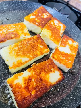 Halloumi, kızarmış peynir, mutfak, aşçı, bal, kızartma tavası, ateş, lezzet, yemek, tabak, kalsiyum, mayalanmış süt, süt.
