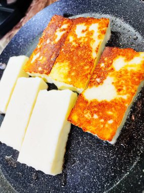Halloumi, kızarmış peynir, mutfak, aşçı, bal, kızartma tavası, ateş, lezzet, yemek, tabak, kalsiyum, mayalanmış süt, süt.