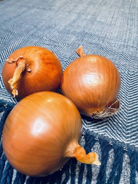 Soğan, soğan, soğan, sebze, sebze, yemek pişirme, mutfak, masa, vitaminler, organik, vegan, altın