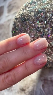 Nazik manikür, tırnaklar, el, parmaklar, Noel, yeni yıl, kadın, kız, tatil, parlak, parıltılı, ışıltılı, beyaz