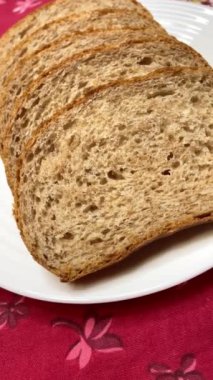 Kepekli ekmek, kepekli ekmek, Ukrayna, Ukrayna, un, kepek, masa, yemek, lezzetli, sağlık, mutfak, hayat, aşk.