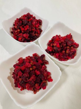 Vinaigrette, haşlanmış sebze, Ukrayna ulusal mutfağı, Ukrayna yemeği, pancar, havuç, patates, soğan, bezelye, yağ, tuz, masa, tabak, mutfak, Ukrayna, Ukrayna mutfağı, ulusal, lezzetli, hayatı seviyorum..