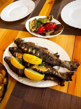 Izgara alabalık, balık, tabak, ızgara, nehir balığı, deniz ürünleri, yemek, iyot.