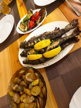 Izgara alabalık, balık, tabak, ızgara, nehir balığı, deniz ürünleri, yemek, iyot.