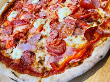 Pizza, parmesan, sos, peynir, masa, yemek, yemek, kalori, domates, sosis, engeller, tabak