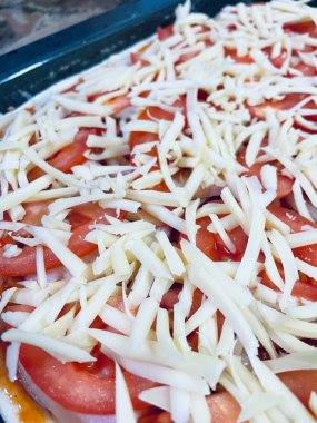 Ev yapımı hamur işleri, rendelenmiş peynir, iştah, ev yapımı pizza, pasta, peynir, soğan, domates, fırın, yemek, yemek, konfor, aromatik, lezzetli, hayatı seviyorum..