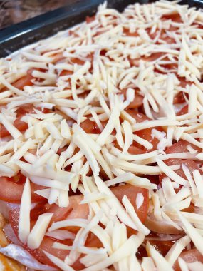Ev yapımı hamur işleri, rendelenmiş peynir, iştah, ev yapımı pizza, pasta, peynir, soğan, domates, fırın, yemek, yemek, konfor, aromatik, lezzetli, hayatı seviyorum..