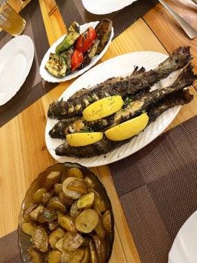 Izgara alabalık, balık, tabak, ızgara, nehir balığı, deniz ürünleri, yiyecek, iyot, Ukrayna, Ukrayna, Karpatlar, turizm, seyahat, yolculuk, seyahat