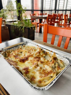 Etli ve peynirli makarna, makarna, makarna, yemek, yemek, lezzetli, öğle yemeği, masa, aşk, hayat, lezzet