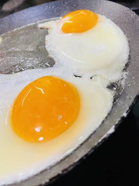Yumurta, yumurta, çırpılmış yumurta, tereyağı, yağ, kızartma, pişirme, kızartma tavası, ateş, çatırtı, yumurta, protein, yemek, mutfak, kalori