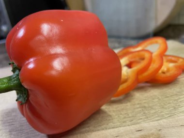 Kırmızı tatlı dolma biber, sebze, sebze, vitaminler, parlak, yemek, kesim, sulu, olgun, aşçı, masa, aşk hayatı..