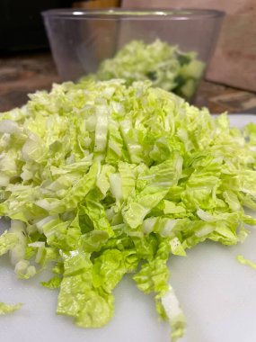 Parçalanmış Çin lahanası, yeşil, yeşiller, salata, vitamin, yemek, yemek, yemek, yemek, masa, mutfak, lezzetli, sağlık, vegan, organik, uzun ömürlü, aşk hayatı!