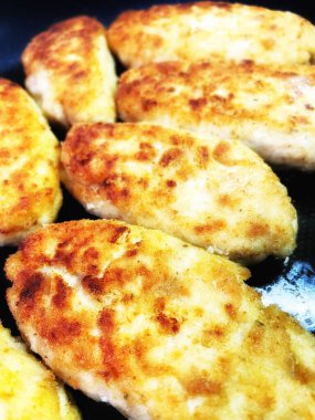 Kızartma tavası, pirzola, et, tavuk, domuz eti, dana eti, dana eti, yağ, kızartma, yağ, yağ, aşçı, mutfak, ev yemeği, yemek, kalori, protein, tuz, lezzetli aşk hayatı.