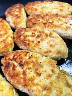 Kızartma tavası, pirzola, et, tavuk, domuz eti, dana eti, dana eti, yağ, kızartma, yağ, yağ, aşçı, mutfak, ev yemeği, yemek, kalori, protein, tuz, lezzetli aşk hayatı.