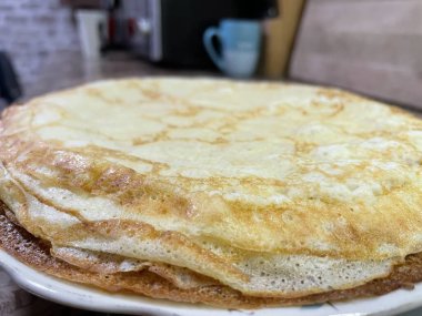 Krep, krep, kızartma, fırın, hamur işleri, un, yağ, tabak, tatlı, şeker, lezzetli, aşçı, mutfak, masa, tatil, Maslenitsa, bahar, aşk hayatı.