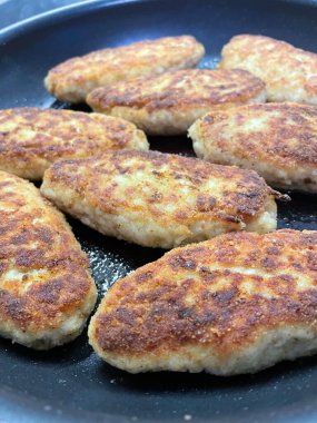 Kızartma tavası, pirzola, et, tavuk, domuz eti, dana eti, dana eti, yağ, kızartma, yağ, yağ, aşçı, mutfak, ev yemeği, yemek, kalori, protein, tuz, lezzetli aşk hayatı.