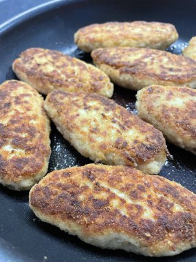 Kızartma tavası, pirzola, et, tavuk, domuz eti, dana eti, dana eti, yağ, kızartma, yağ, yağ, aşçı, mutfak, ev yemeği, yemek, kalori, protein, tuz, lezzetli aşk hayatı.