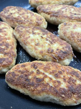 Kızartma tavası, pirzola, et, tavuk, domuz eti, dana eti, dana eti, yağ, kızartma, yağ, yağ, aşçı, mutfak, ev yemeği, yemek, kalori, protein, tuz, lezzetli aşk hayatı.