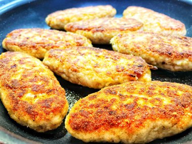 Kızartma tavası, pirzola, et, tavuk, domuz eti, dana eti, dana eti, yağ, kızartma, yağ, yağ, aşçı, mutfak, ev yemeği, yemek, kalori, protein, tuz, lezzetli aşk hayatı.