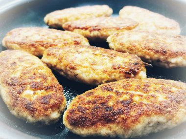 Kızartma tavası, pirzola, et, tavuk, domuz eti, dana eti, dana eti, yağ, kızartma, yağ, yağ, aşçı, mutfak, ev yemeği, yemek, kalori, protein, tuz, lezzetli aşk hayatı.