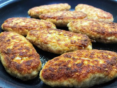 Kızartma tavası, pirzola, et, tavuk, domuz eti, dana eti, dana eti, yağ, kızartma, yağ, yağ, aşçı, mutfak, ev yemeği, yemek, kalori, protein, tuz, lezzetli aşk hayatı.