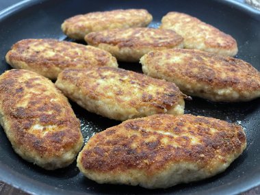 Kızartma tavası, pirzola, et, tavuk, domuz eti, dana eti, dana eti, yağ, kızartma, yağ, yağ, aşçı, mutfak, ev yemeği, yemek, kalori, protein, tuz, lezzetli aşk hayatı.